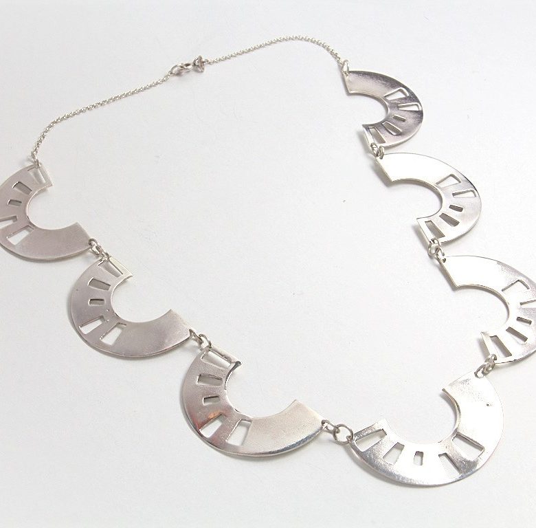 silver necklace dorakapousouzi